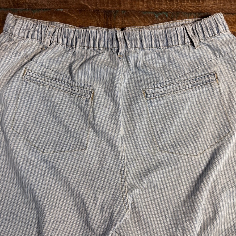 SHEIN Womens 2XL Blue White Pinstripe Wide Leg Cuffed Denim Shorts Elastic Back - Picture 3 of 5